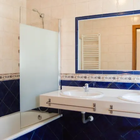 Casa Del Cura Las Navas del Marqués